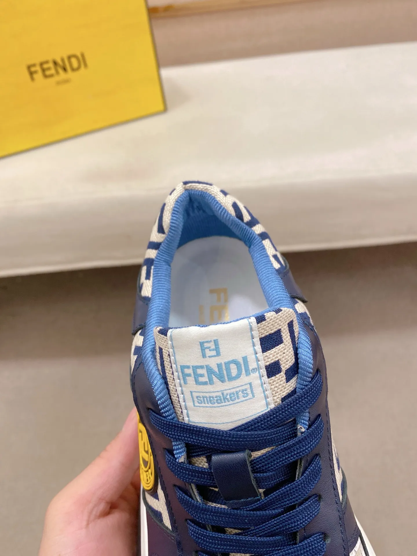 Men's shoes 💰 462💰 (fendi) New style 👊🏻 upper 🇮🇹 imported cowhide fabric 🇩🇪 lining imported sheepskin lining. The original outsole is molded to highlight the identity of every man, and the upper foot is elegant and stable🚶🏻🚶🏻The high-end custom counters reproduce the original version📯No matter the wind or rain, the shoe last remains unchanged and can withstand the verification of time🔍️,🔵 Size: 38-44